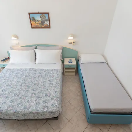 Lauretta Hotel 3*