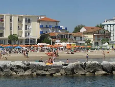 Lauretta Hotel 3*