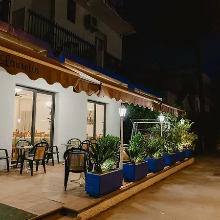 Lauretta Hotel 3*